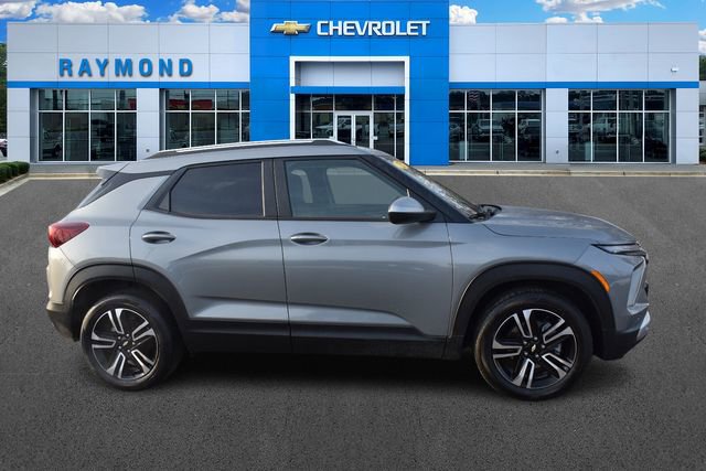 New 2025 Chevrolet TrailBlazer LT w/ Convenience Package image 2