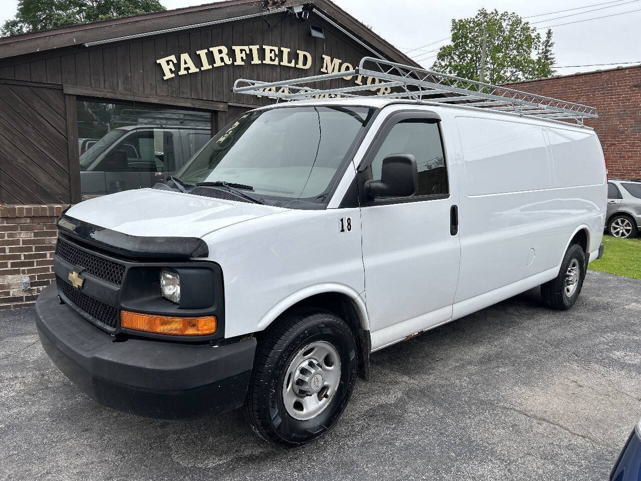 Used 2011 Chevrolet Express 2500 Extended RWD image 1