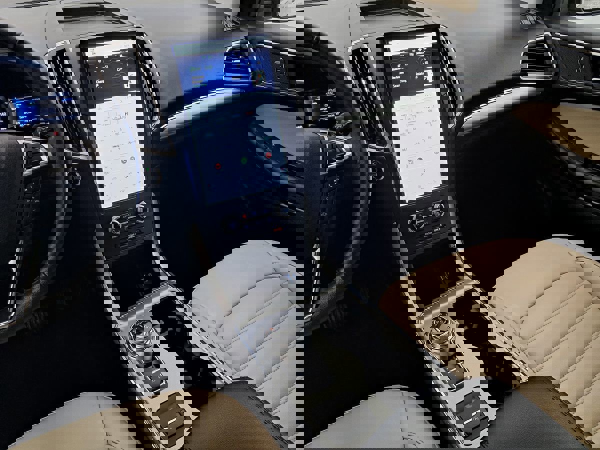 Used 2022 Ford Edge SEL image 14