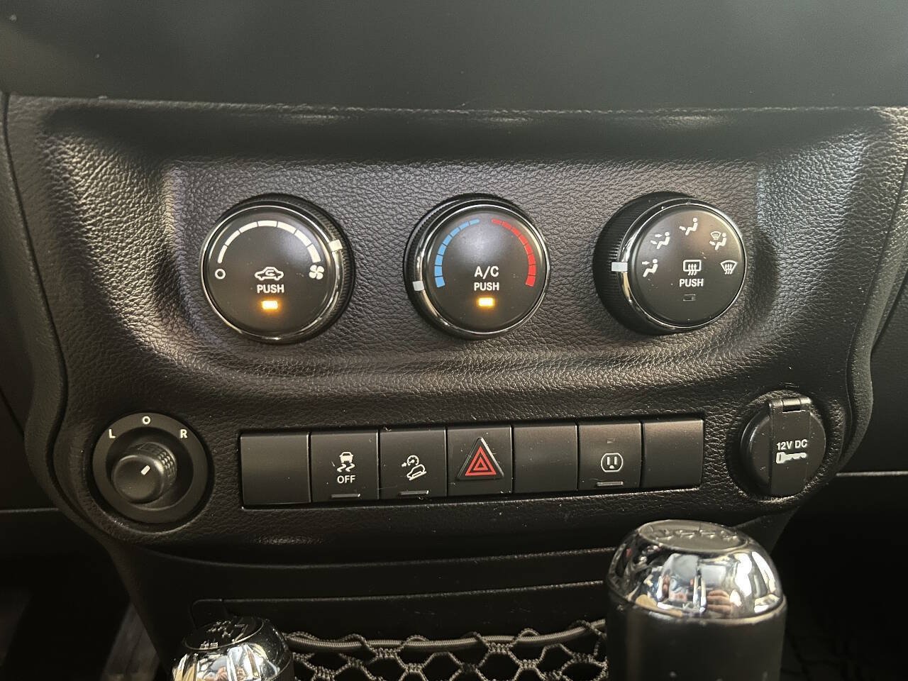 Used 2013 Jeep Wrangler Sahara w/ Connectivity Group AWD/4WD image 16