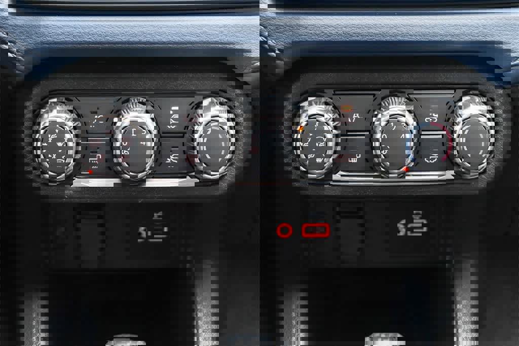 Used 2023 Nissan Versa SV image 14