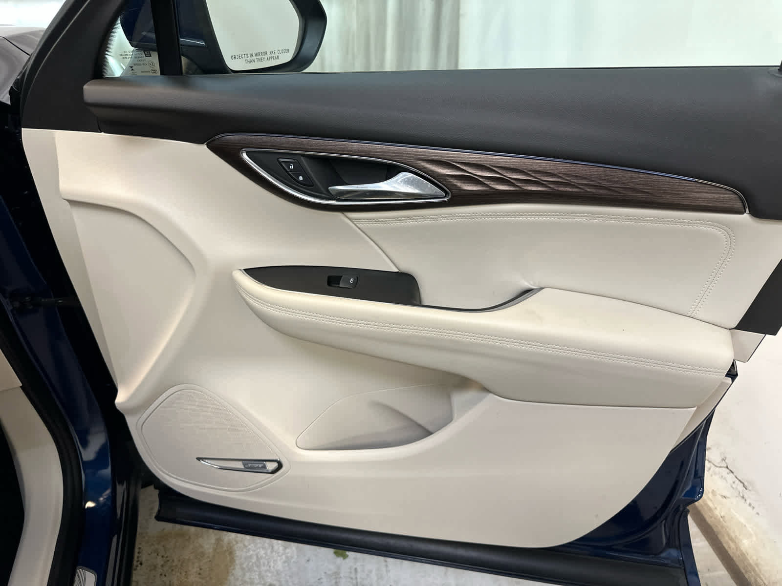 Used 2023 Buick Envision Avenir AWD/4WD image 28