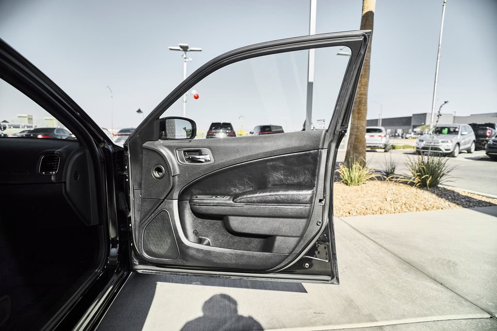 Used 2013 Dodge Charger SE RWD image 10