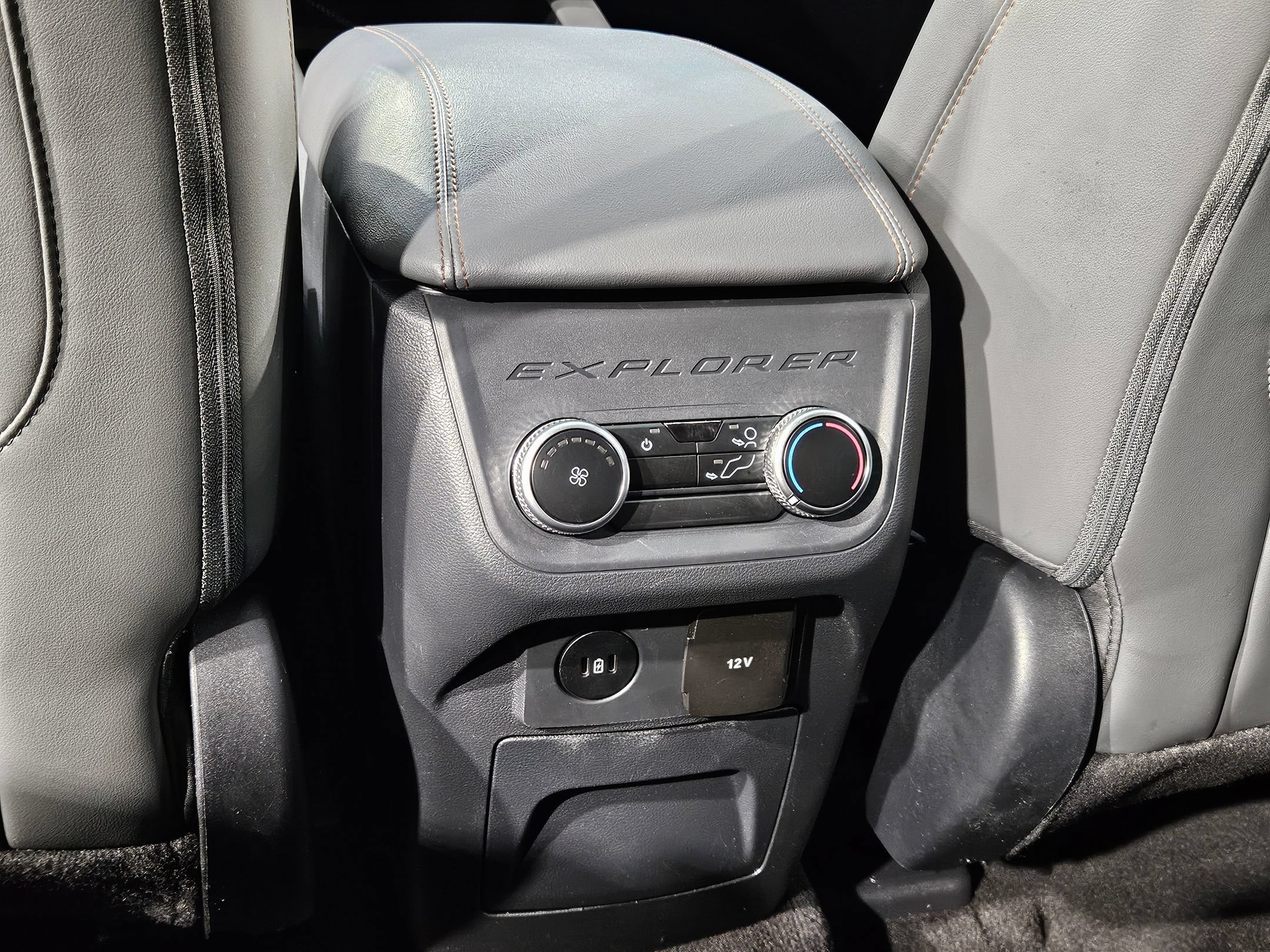 Used 2025 Ford Explorer Active w/ Active Comfort Package AWD/4WD image 38