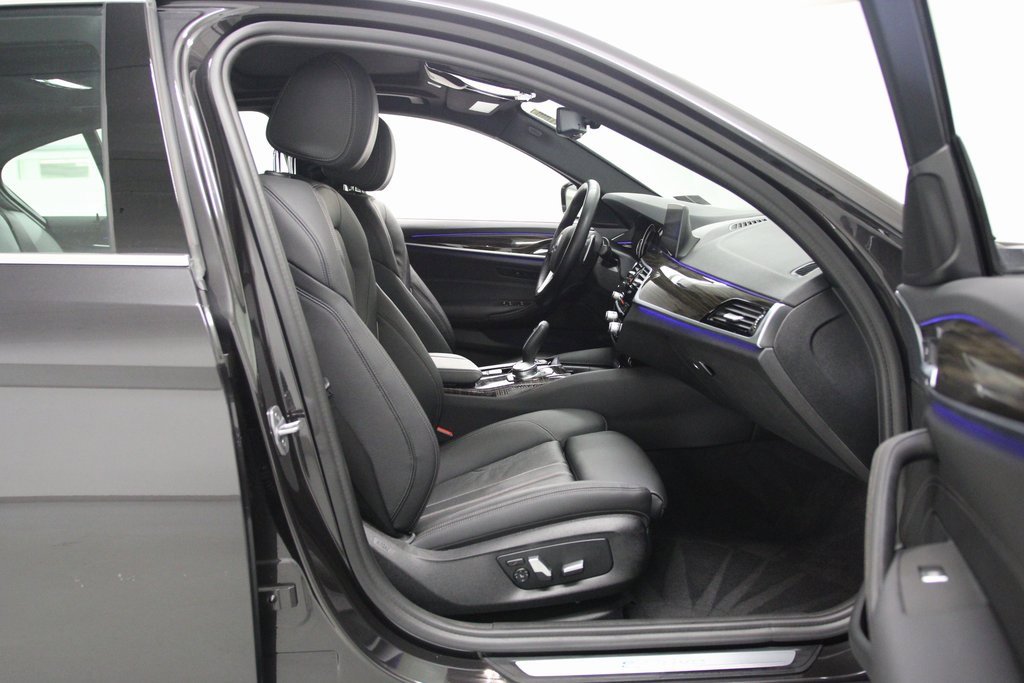 Used 2019 BMW 530e xDrive image 18