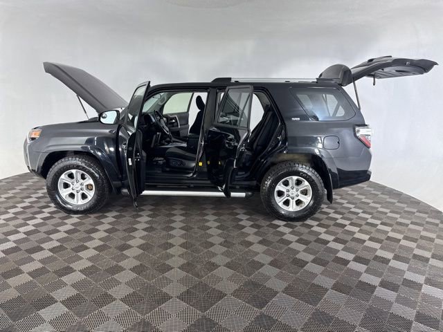Used 2019 Toyota 4Runner SR5 AWD/4WD image 9