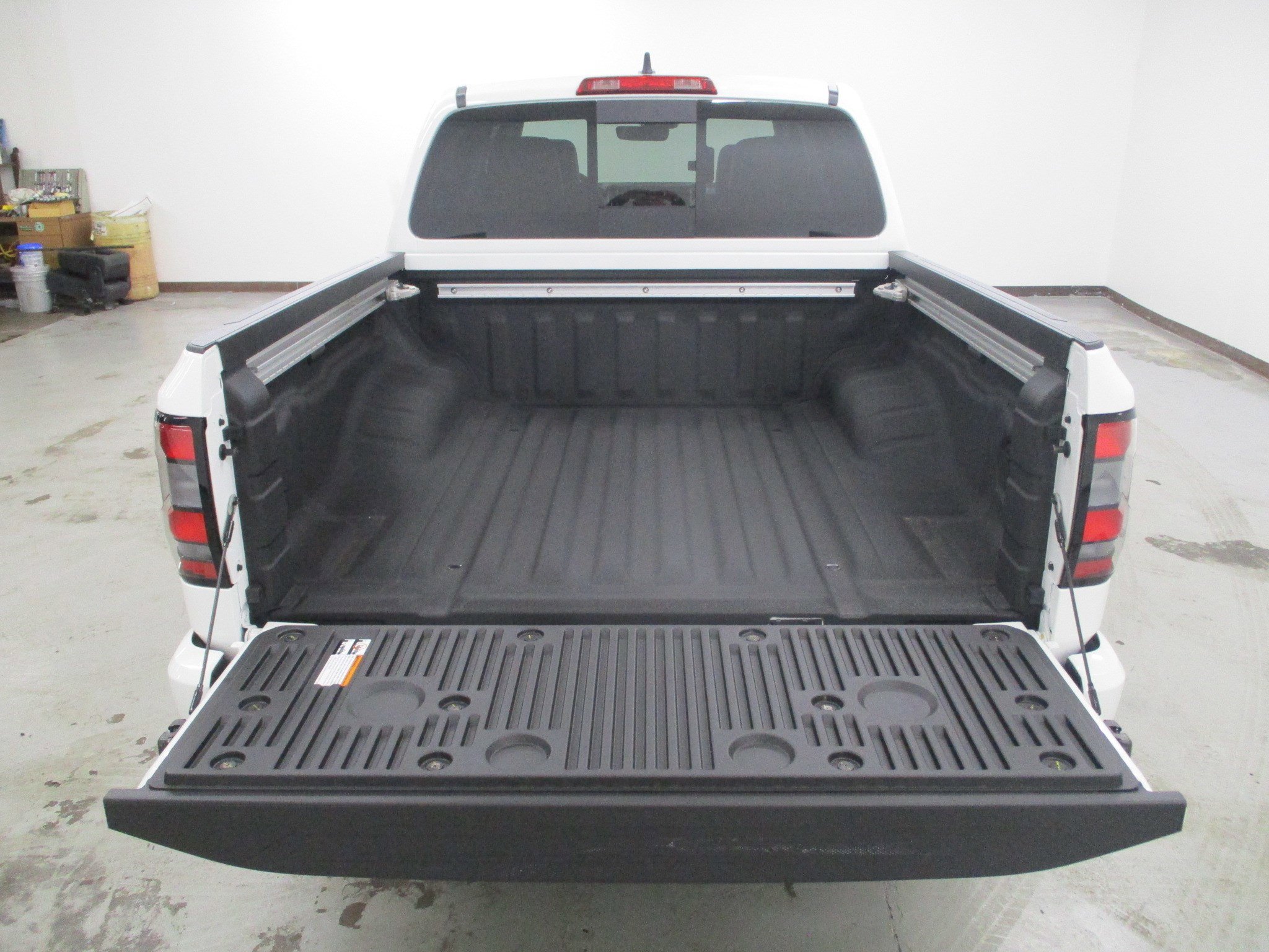 New 2025 Nissan Frontier SL image 6