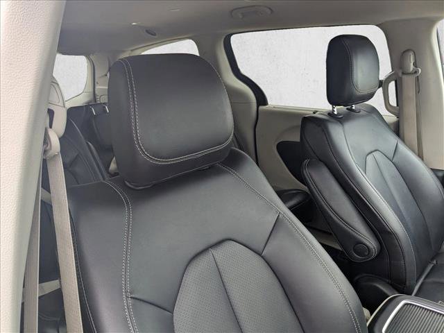 Used 2024 Chrysler Pacifica Touring-L FWD image 19