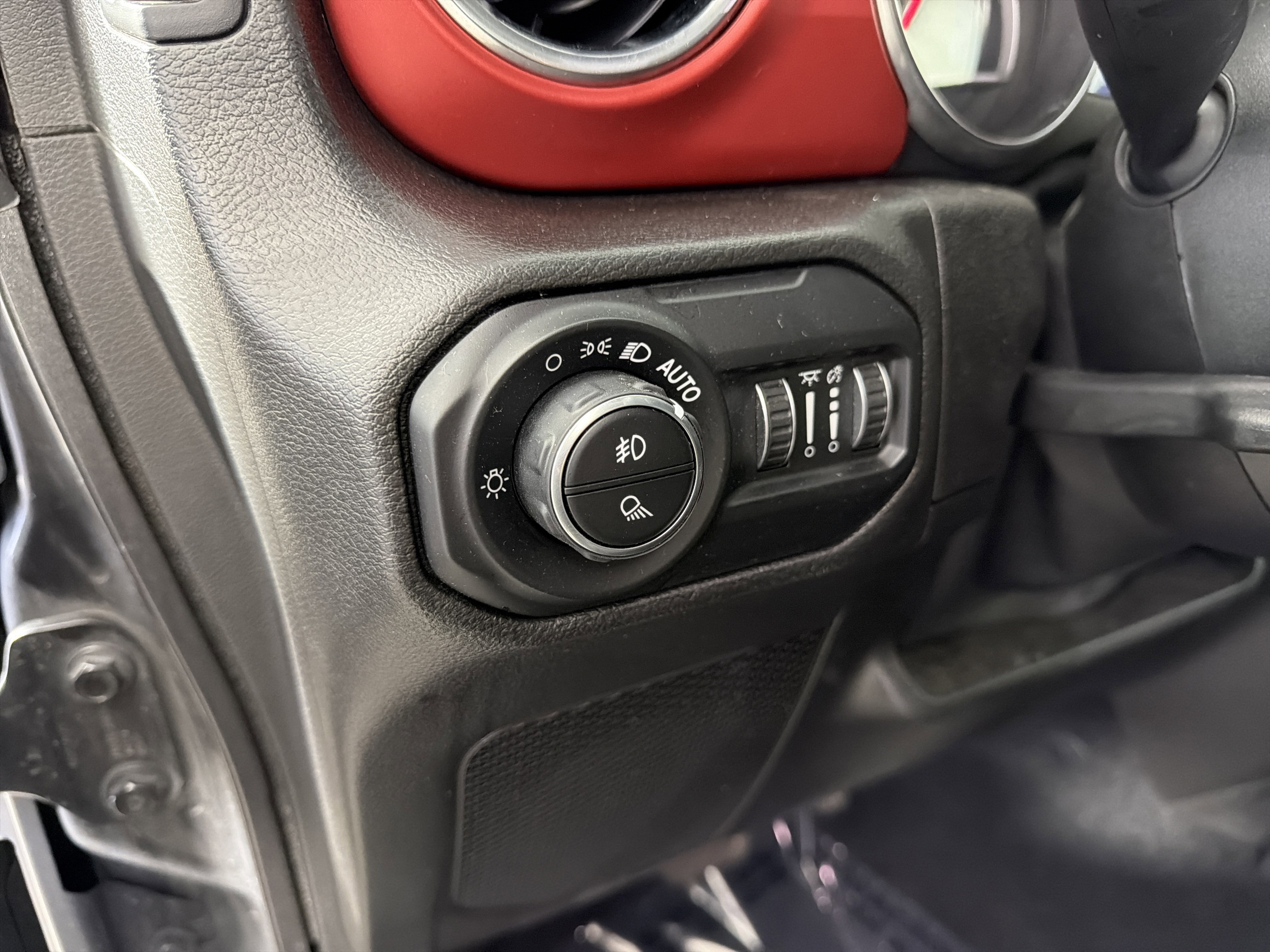 Used 2021 Jeep Gladiator Rubicon AWD/4WD image 10