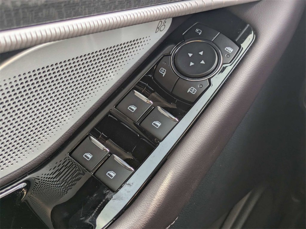 Used 2025 Ford Explorer Platinum w/ Ultimate Package image 27