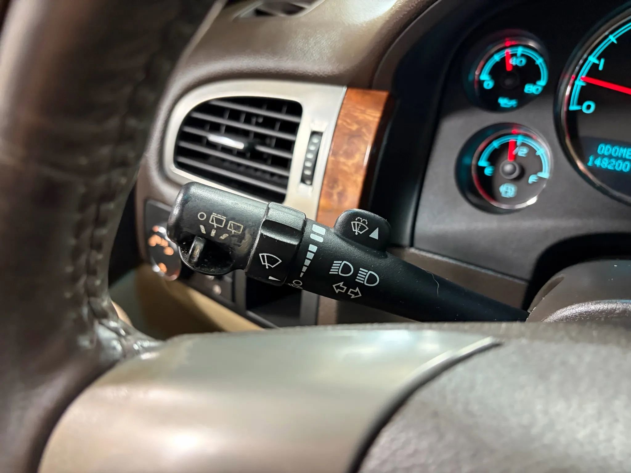 Used 2012 GMC Yukon XL Denali image 40