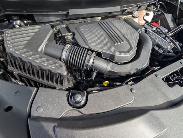 Used 2025 Chevrolet Traverse LT FWD image 23