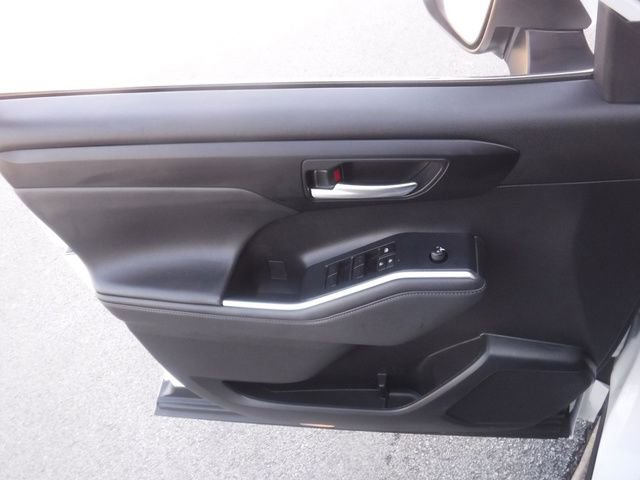 Used 2023 Toyota Highlander XLE image 16
