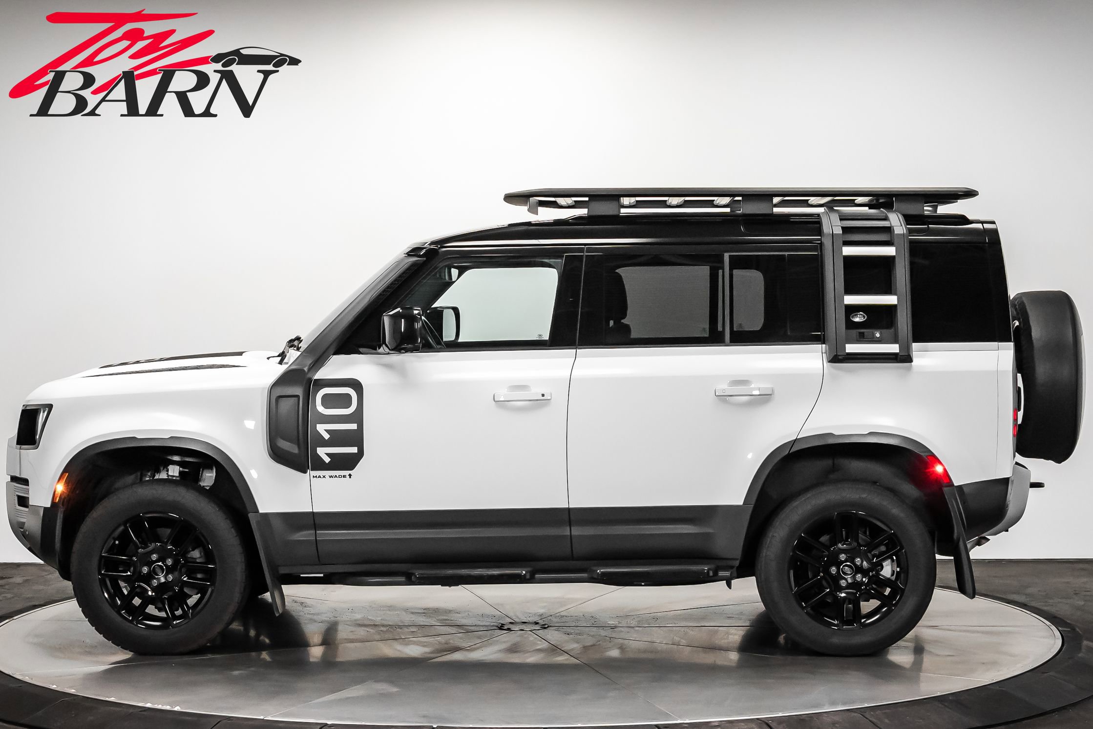 Used 2024 Land Rover Defender 110 S AWD/4WD image 2