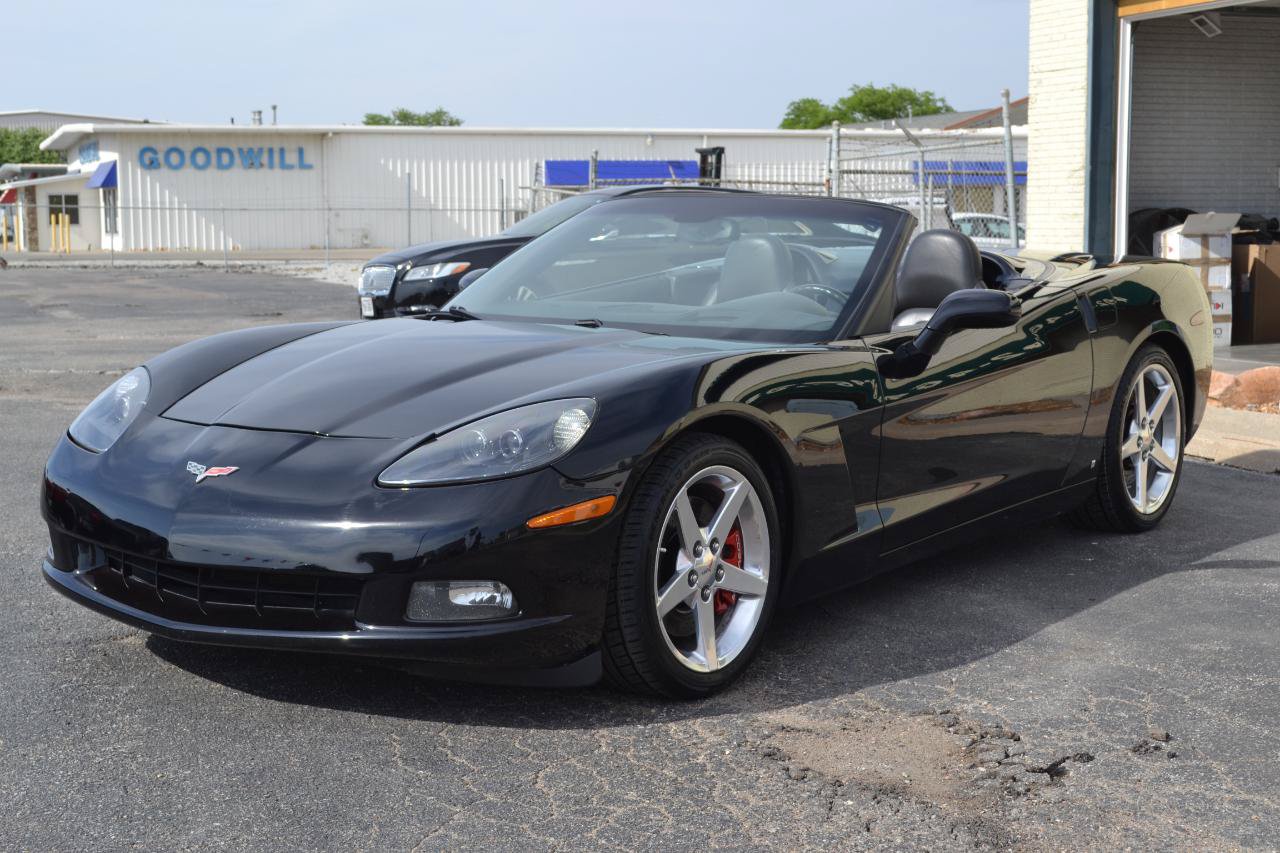 Used 2006 Chevrolet Corvette Convertible w/ Preferred Equipment Group RWD image 3