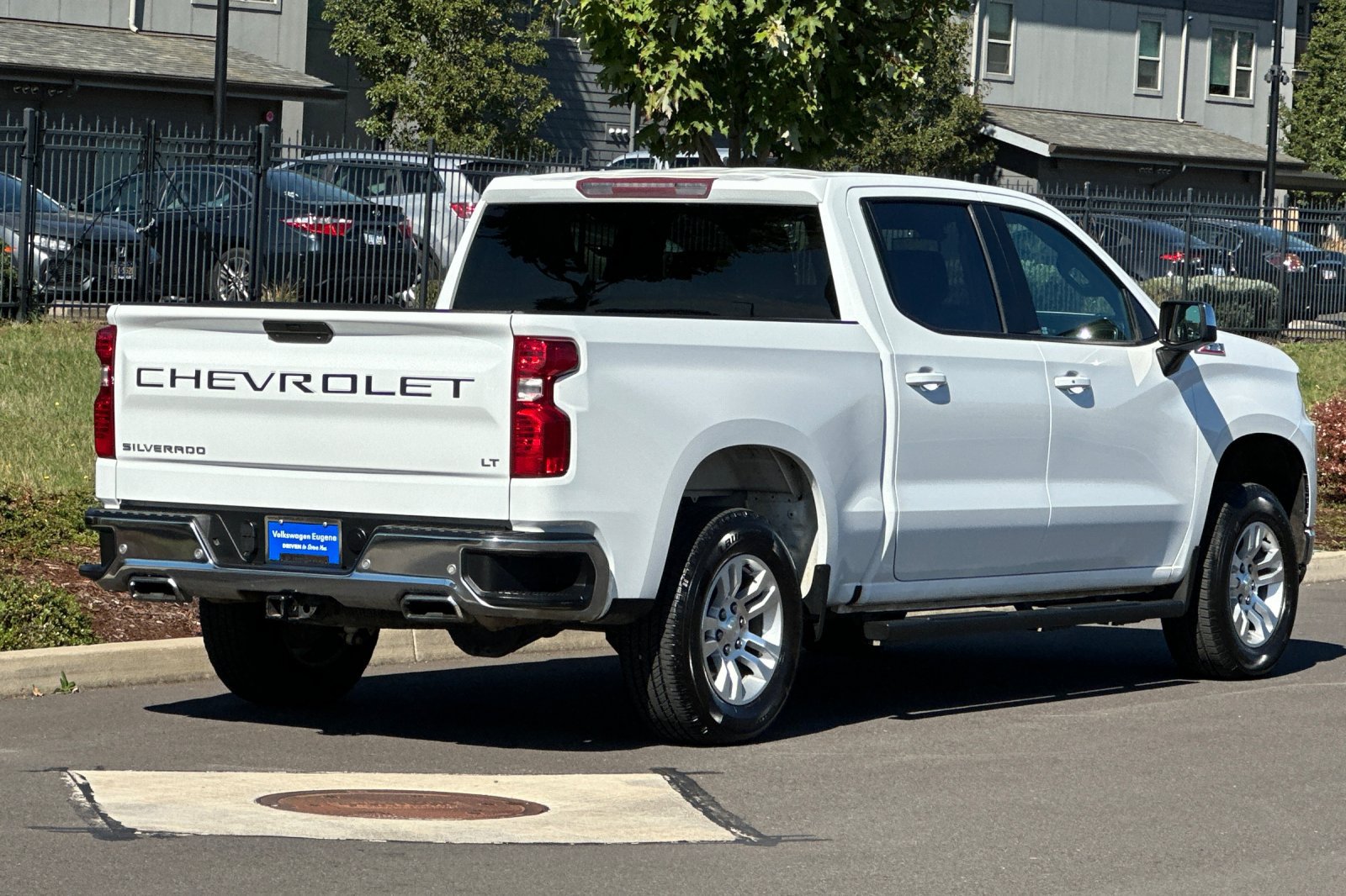 Used 2022 Chevrolet Silverado 1500 LT w/ Z71 Off-Road Package AWD/4WD image 3