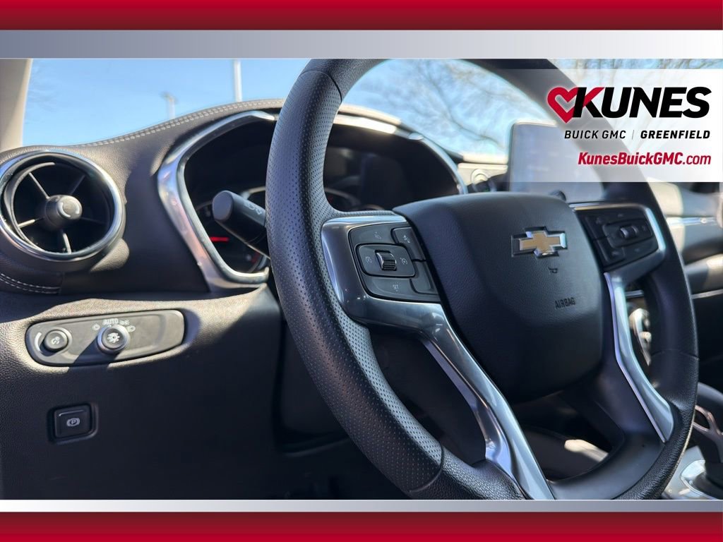 Used 2025 Chevrolet Blazer LT FWD image 17