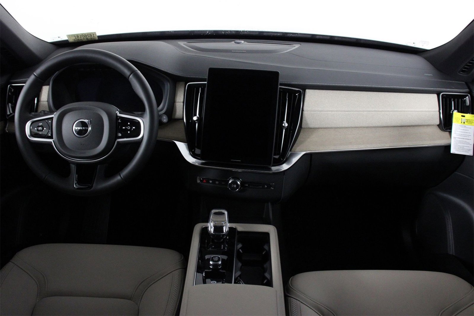 New 2026 Volvo XC90 B6 Plus w/ Protection Package Premier image 5