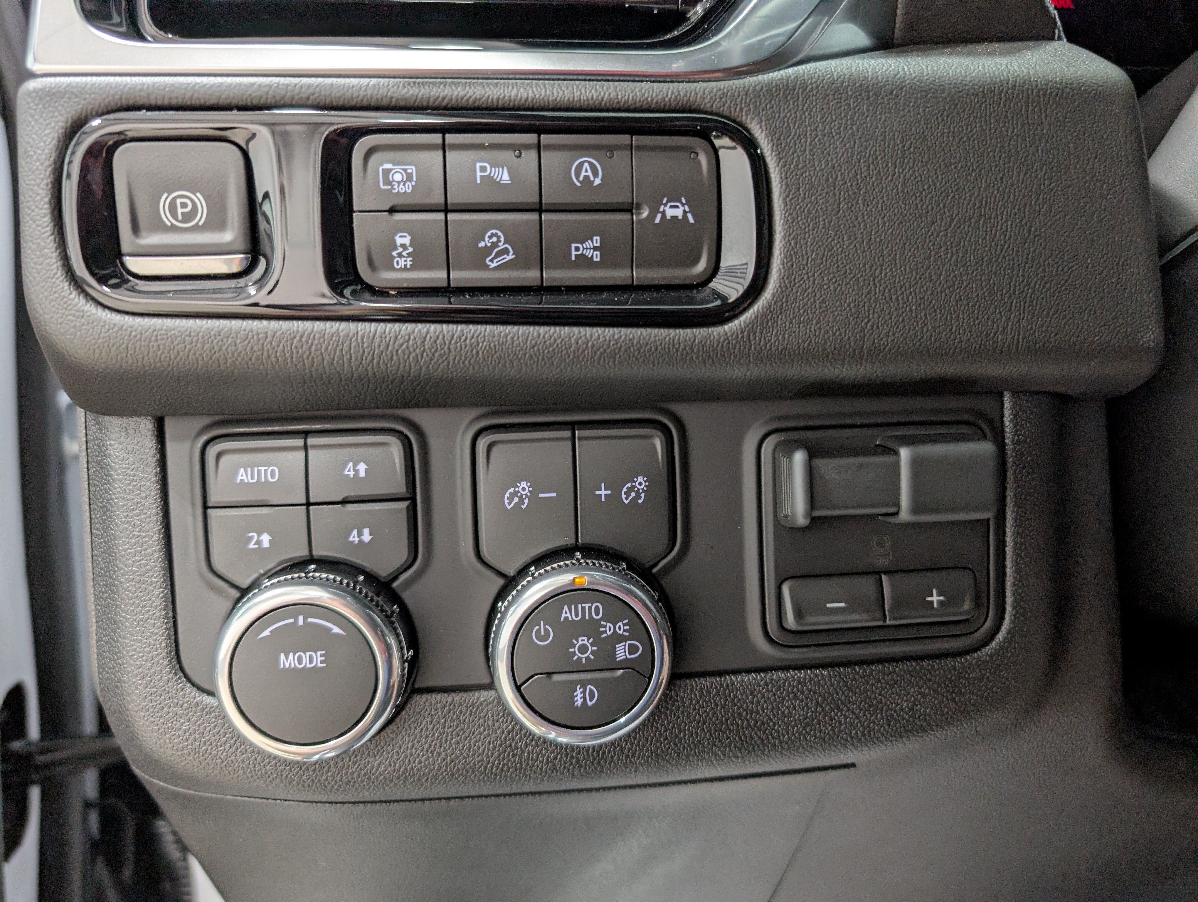 Used 2026 GMC Yukon Denali w/ Advanced Technology Package AWD/4WD image 22