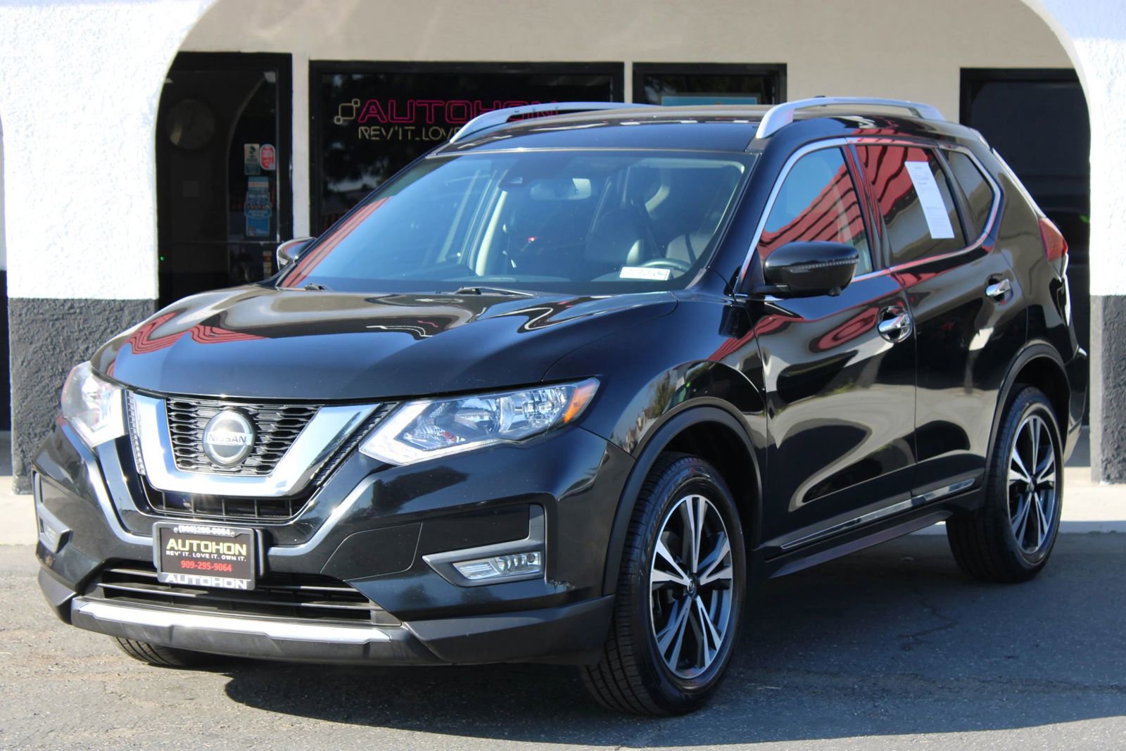 Used 2018 Nissan Rogue SL image 1