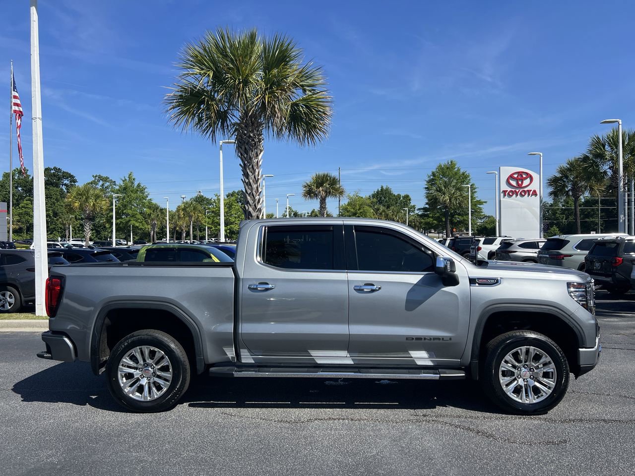 Used 2023 GMC Sierra 1500 Denali w/ Technology Package AWD/4WD image 11