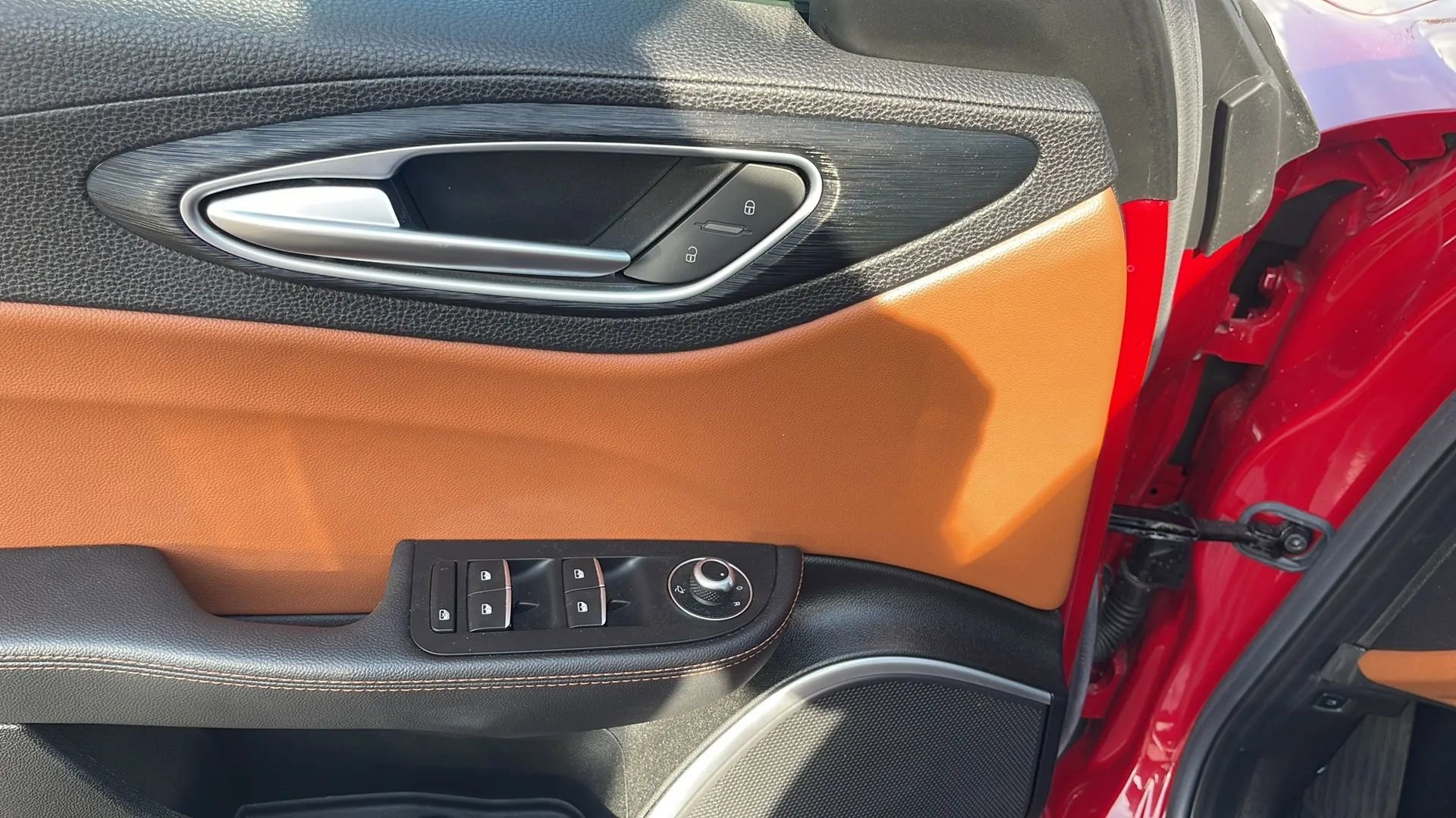 Used 2019 Alfa Romeo Giulia w/ Quick Order Package 22K Sport image 18