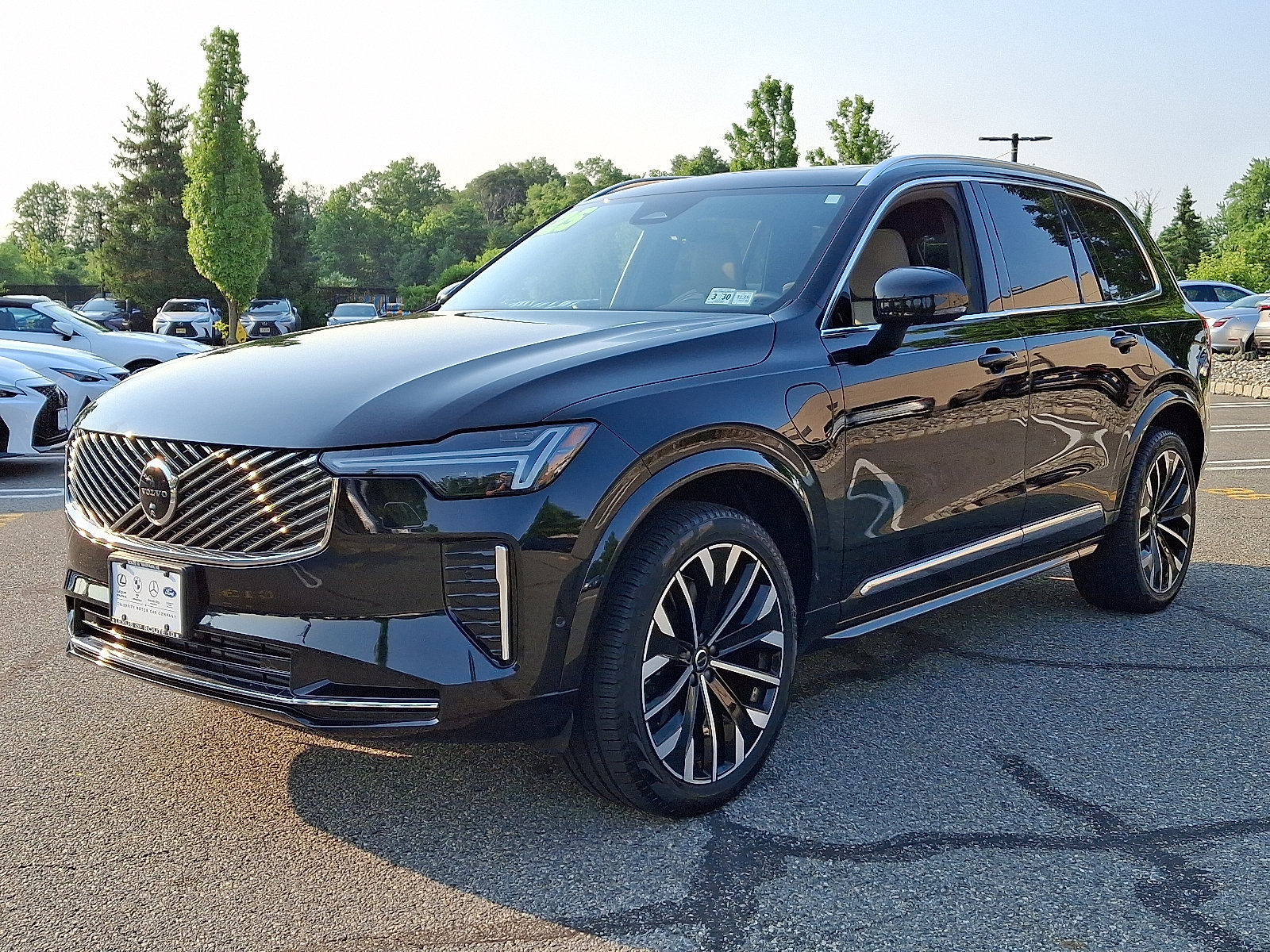Used 2025 Volvo XC90 T8 Plus AWD/4WD image 3