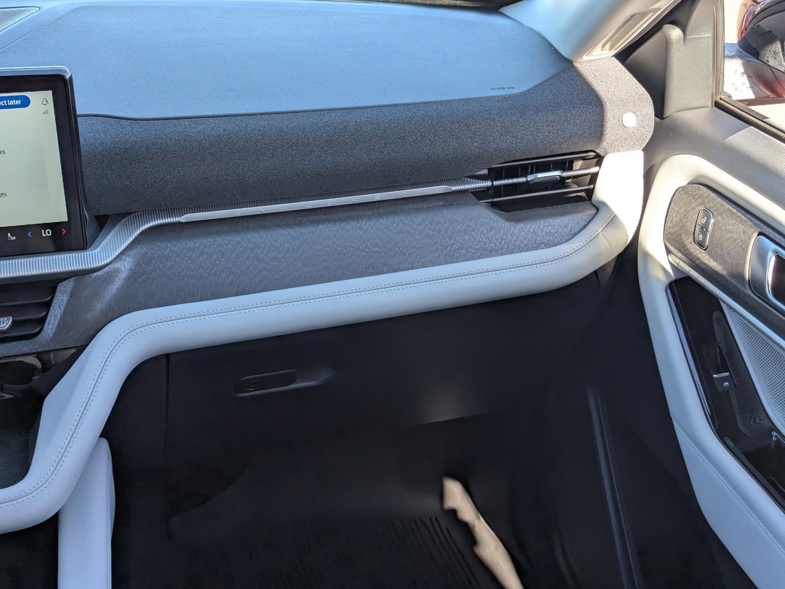 Used 2025 Ford Explorer Platinum w/ Ultimate Package image 18