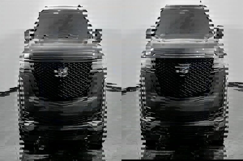 Used 2023 Cadillac Escalade Sport Platinum w/ LPO, ONYX Package image 4