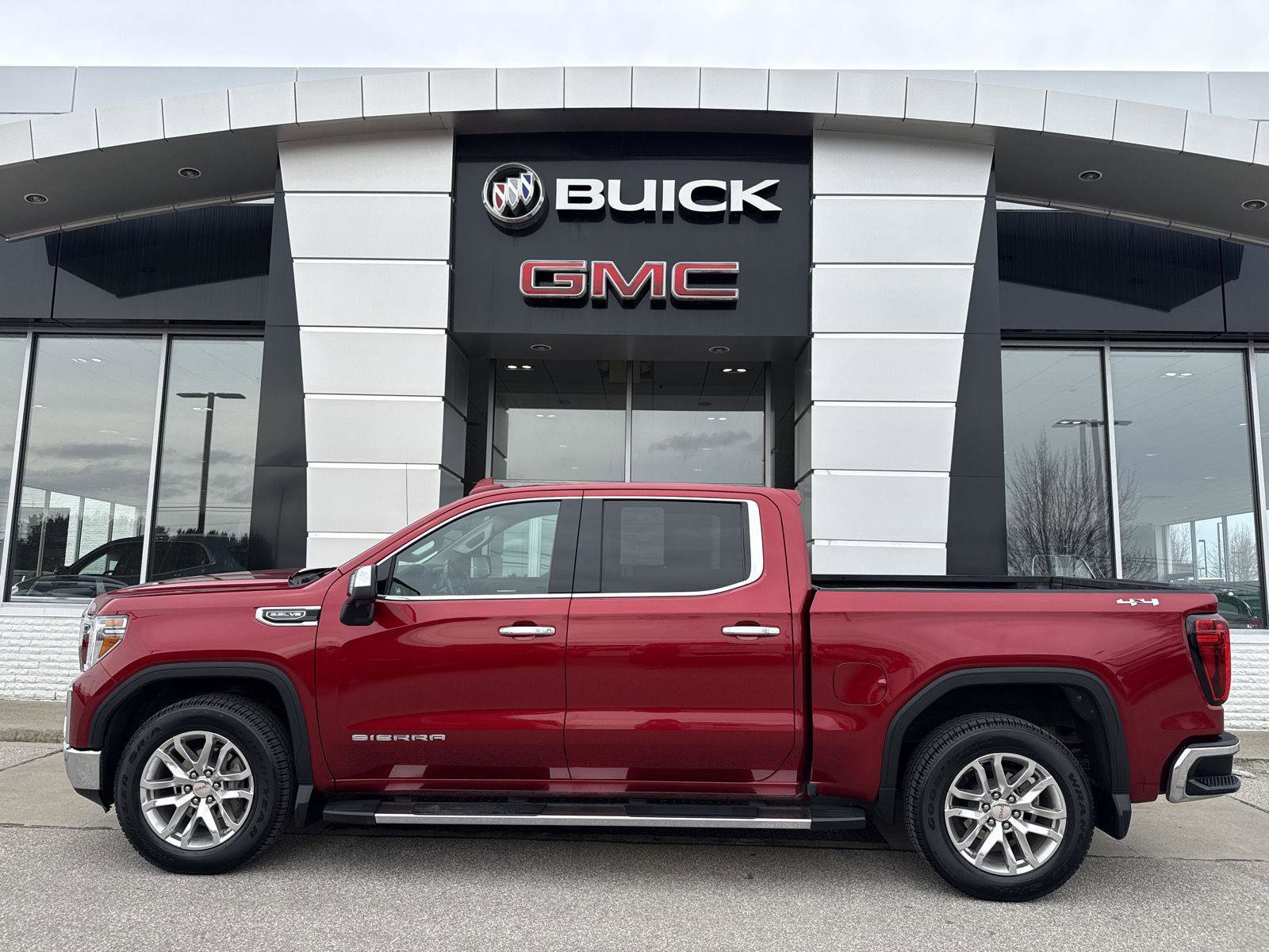 Used 2021 GMC Sierra 1500 SLT w/ SLT Premium Package AWD/4WD image 13
