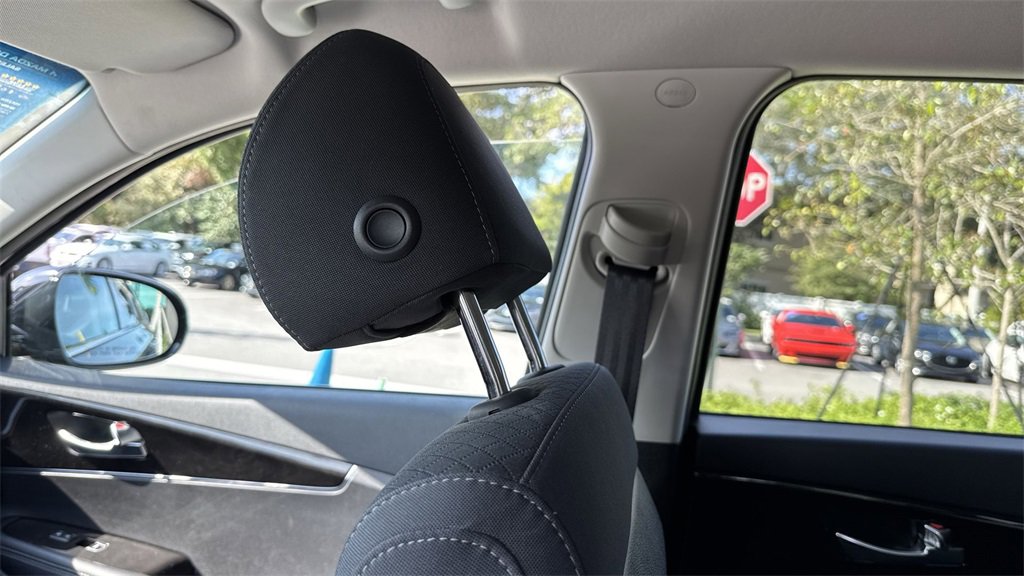 Used 2018 Kia Sorento L image 17