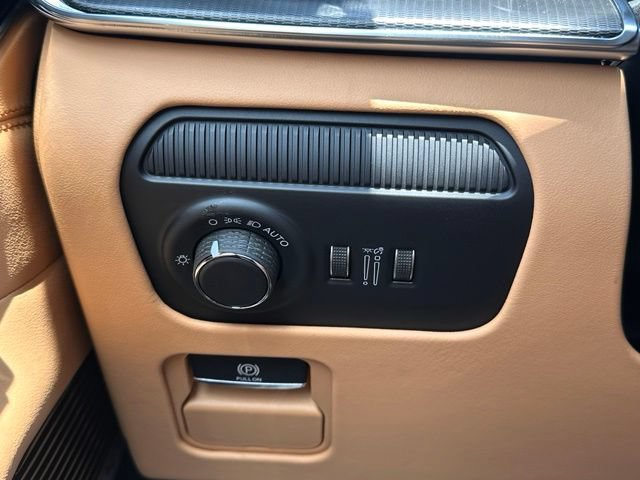 New 2026 Jeep Grand Wagoneer L Summit AWD/4WD image 17