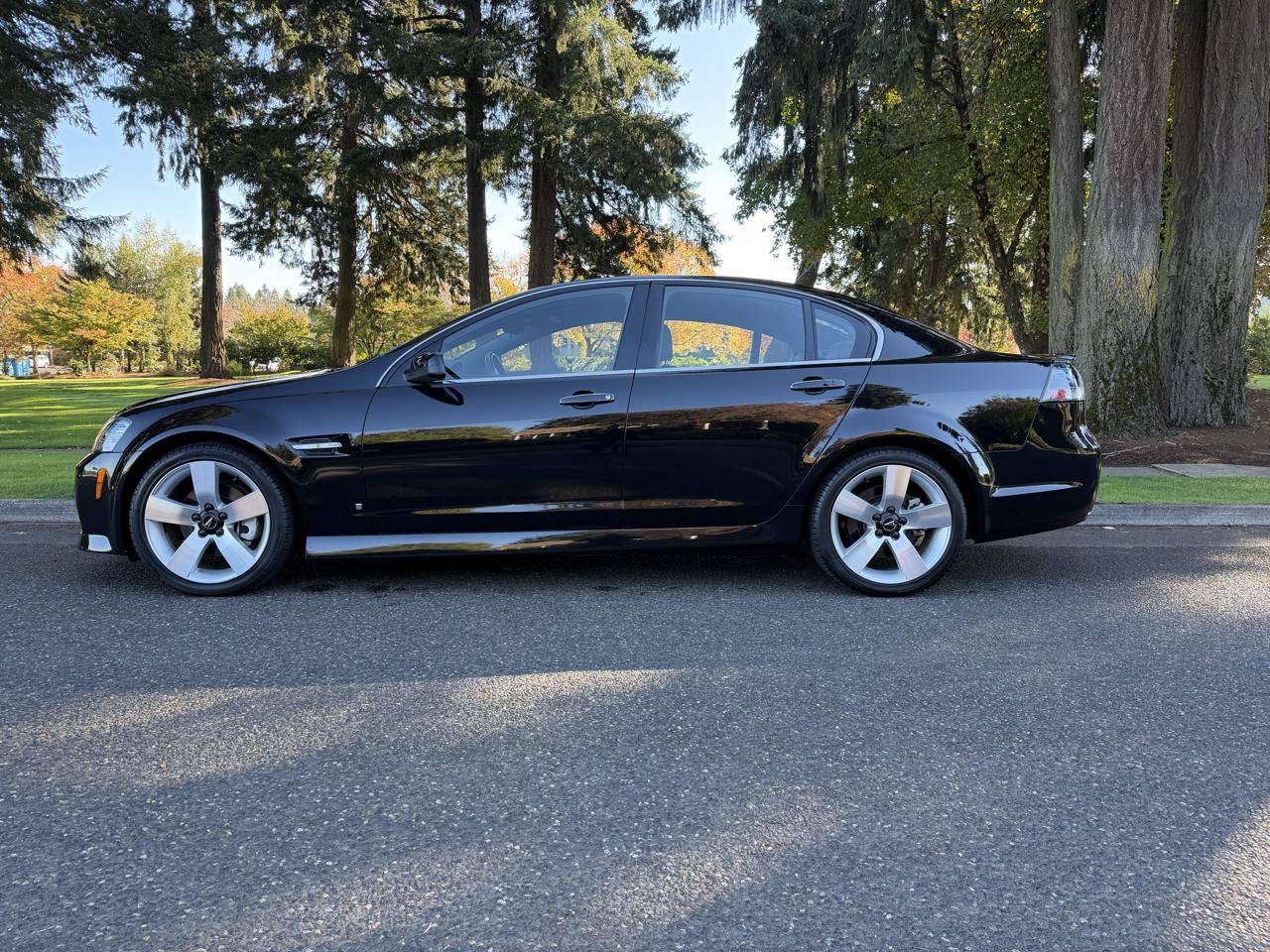 Used 2009 Pontiac G8 GT w/ Premium Package RWD image 2