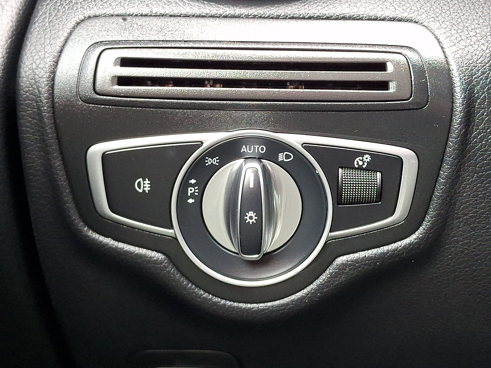 Used 2022 Mercedes-Benz GLC 300 4MATIC image 25
