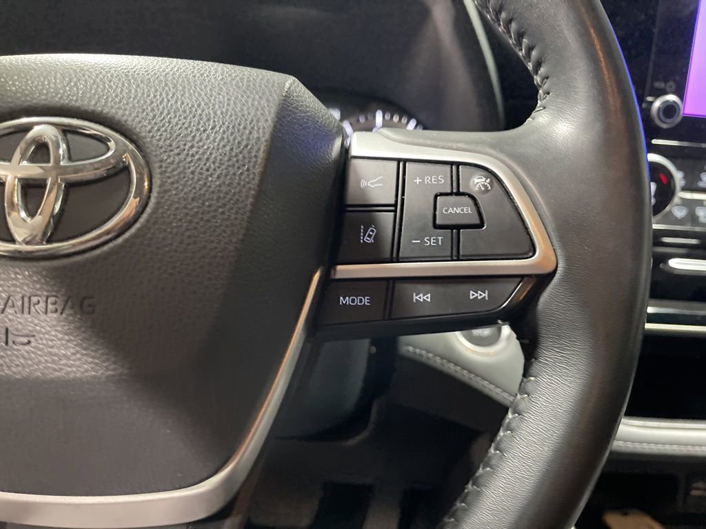 Used 2024 Toyota Highlander XLE image 26