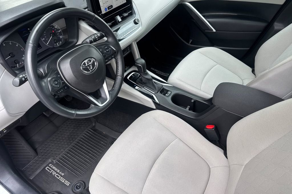 Certified 2024 Toyota Corolla Cross LE w/ Moonroof Package image 9