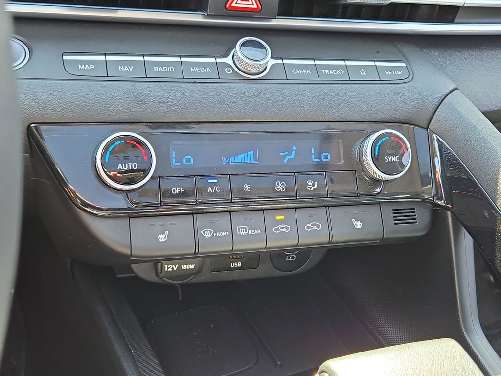 Used 2025 Hyundai Elantra Limited FWD image 28