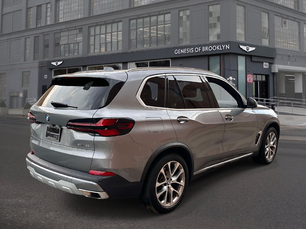 Used 2024 BMW X5 xDrive40i w/ Premium Package AWD/4WD image 4