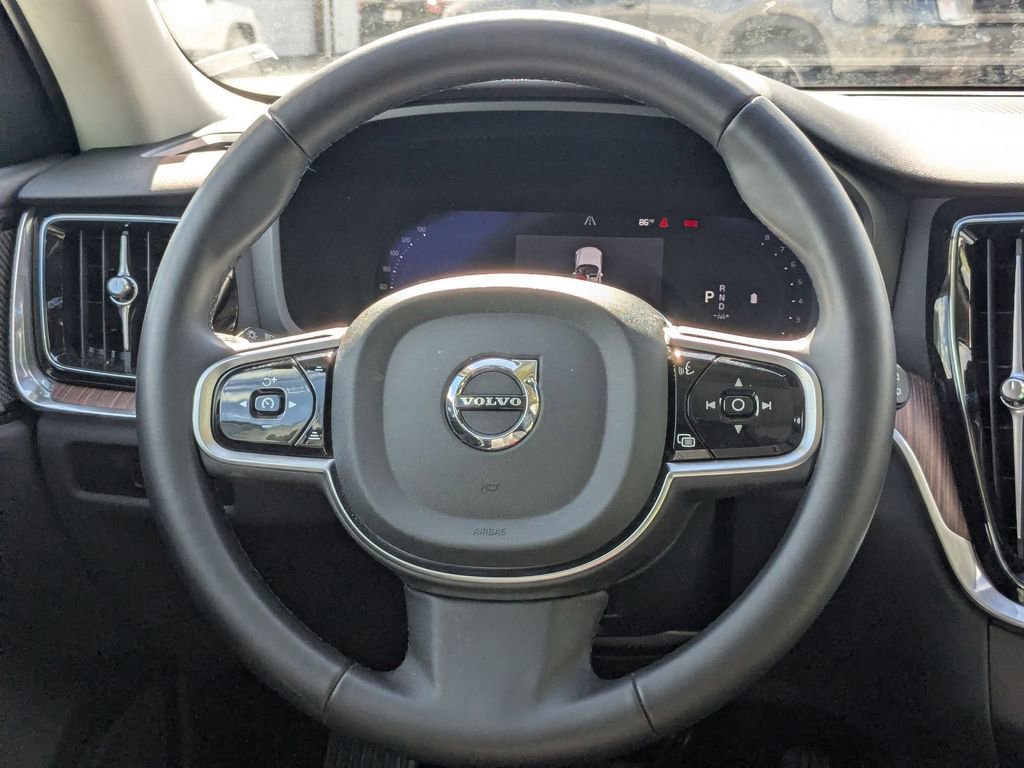 Used 2025 Volvo V60 B5 Cross Country Plus image 15