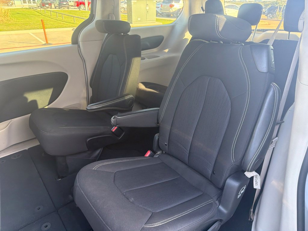 Used 2024 Chrysler Voyager LX FWD image 14