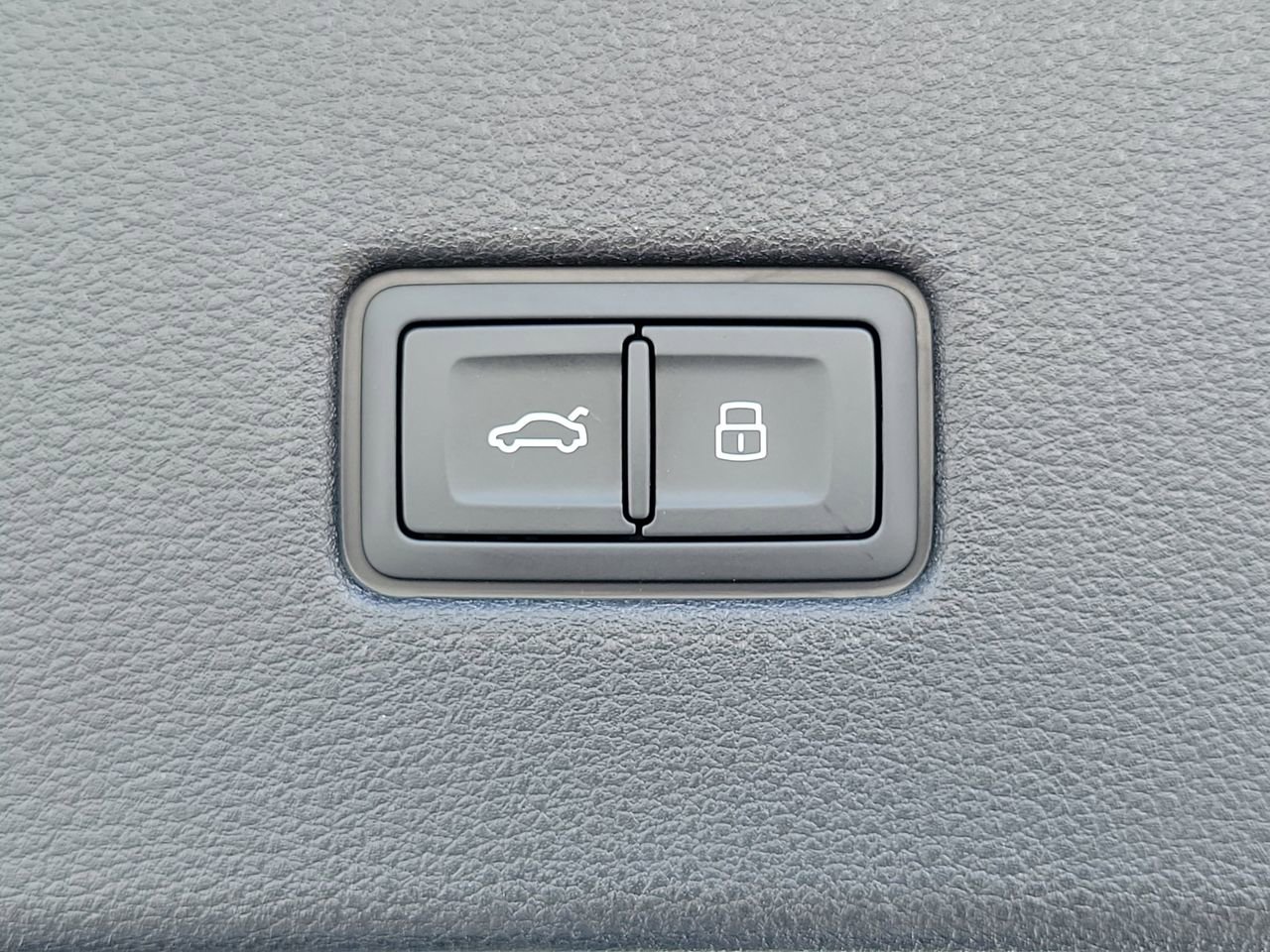 Used 2025 Audi SQ8 Premium Plus w/ 23" Wheel Package image 10