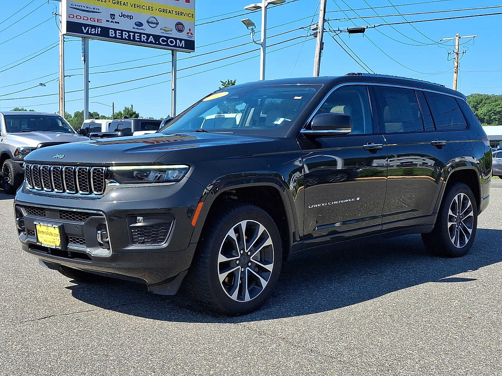 Certified 2022 Jeep Grand Cherokee L Overland w/ Luxury Tech Group IV AWD/4WD image 3