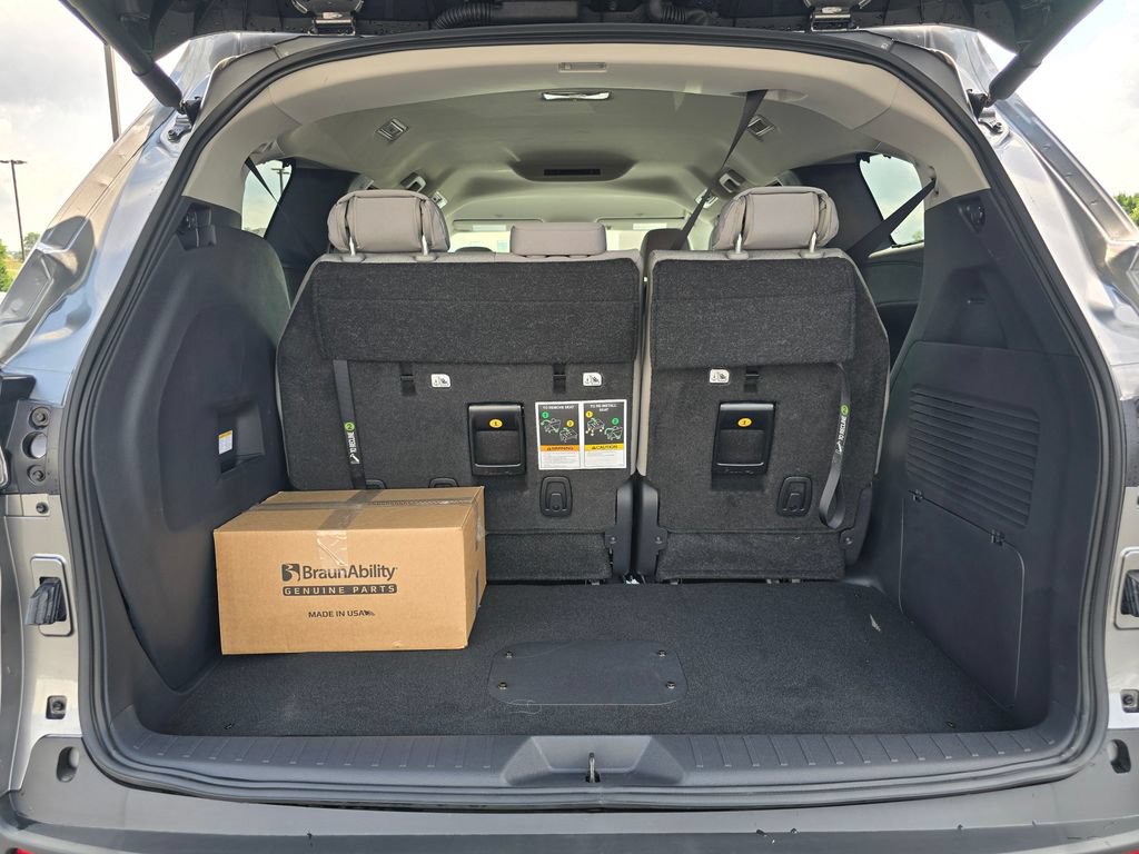 Used 2026 Toyota Sienna LE FWD image 23