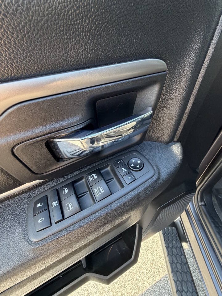 Used 2022 RAM 1500 Warlock AWD/4WD image 16