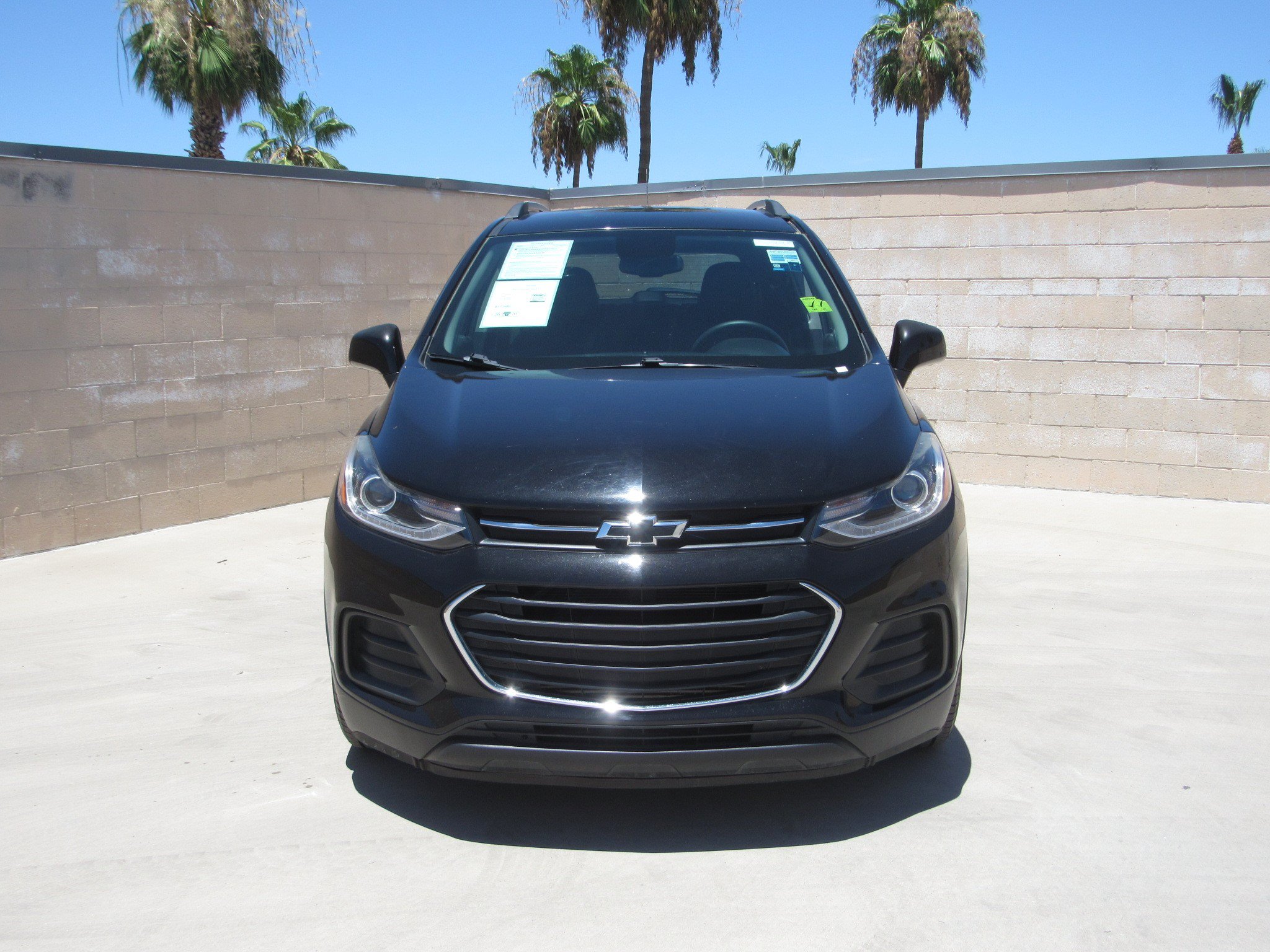Used 2021 Chevrolet Trax LT w/ Midnight Edition FWD image 3