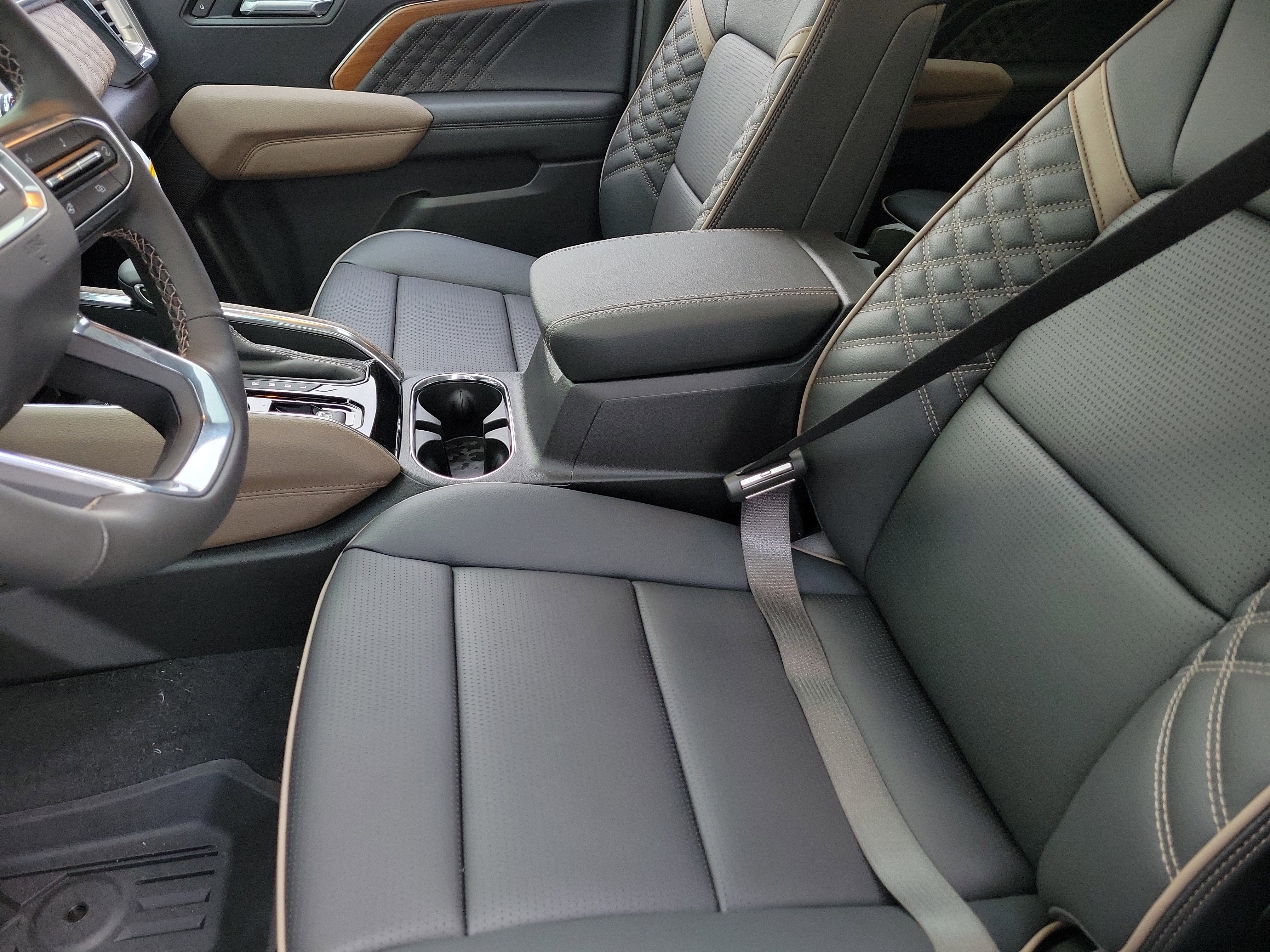 New 2026 GMC Canyon Denali w/ LPO, Black Badging Package image 21