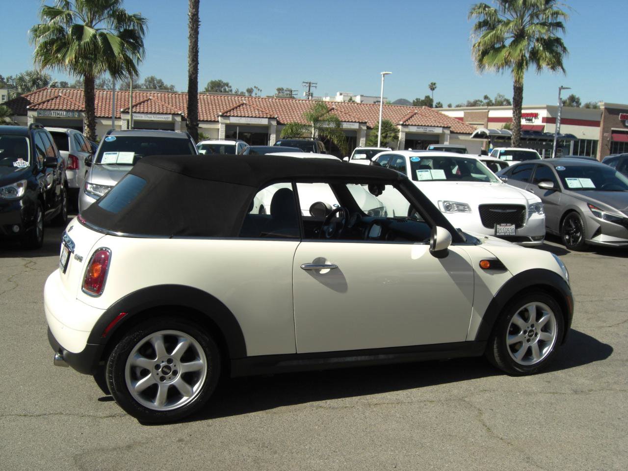 Used 2010 MINI Cooper 2dr image 11