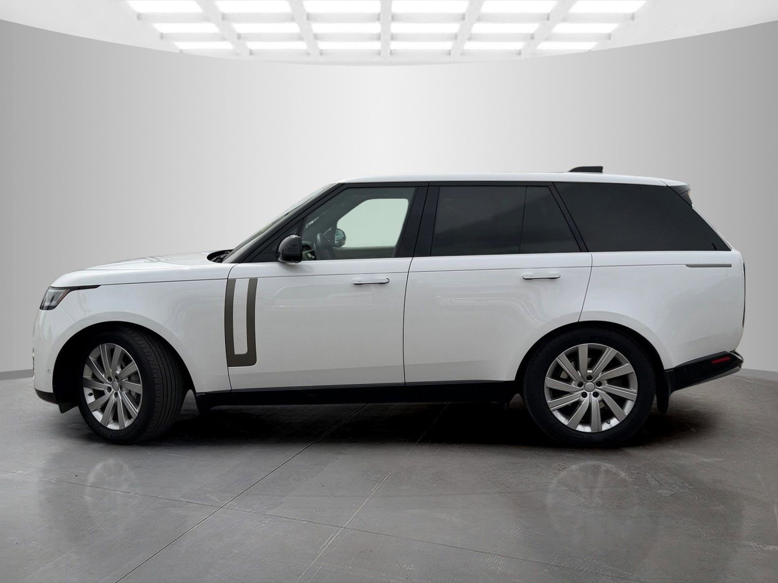 Used 2024 Land Rover Range Rover SE image 8