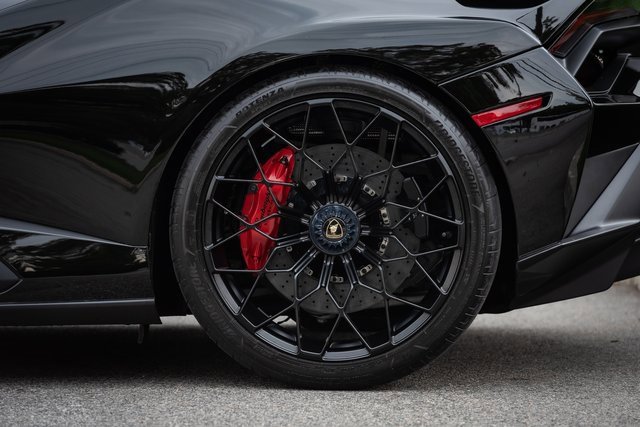 Used 2022 Lamborghini Huracan STO image 15