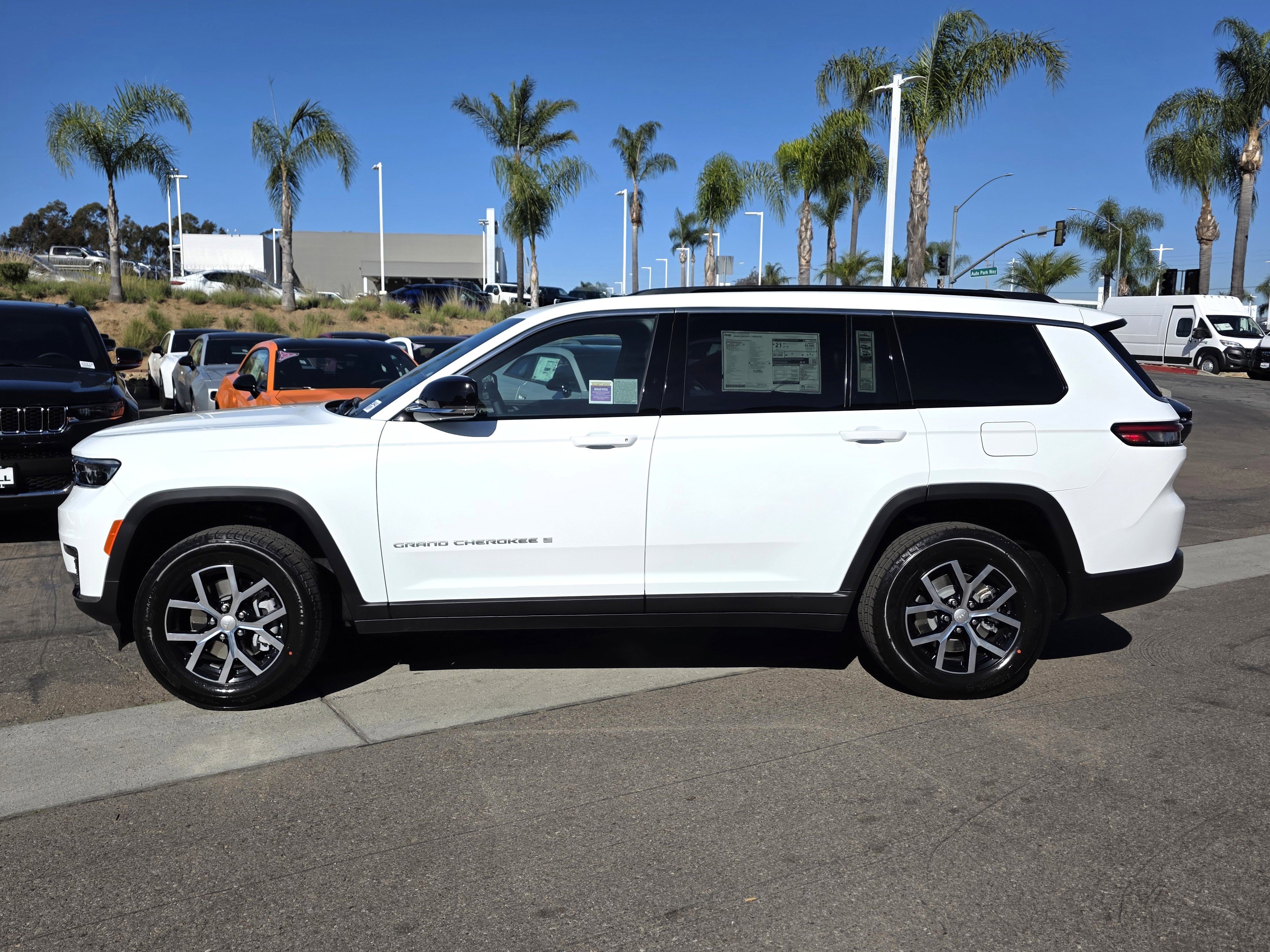 New 2025 Jeep Grand Cherokee L Limited image 2